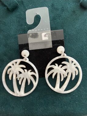 Palm Tree Drop Earrings pierced earrings mother-of-pearl style